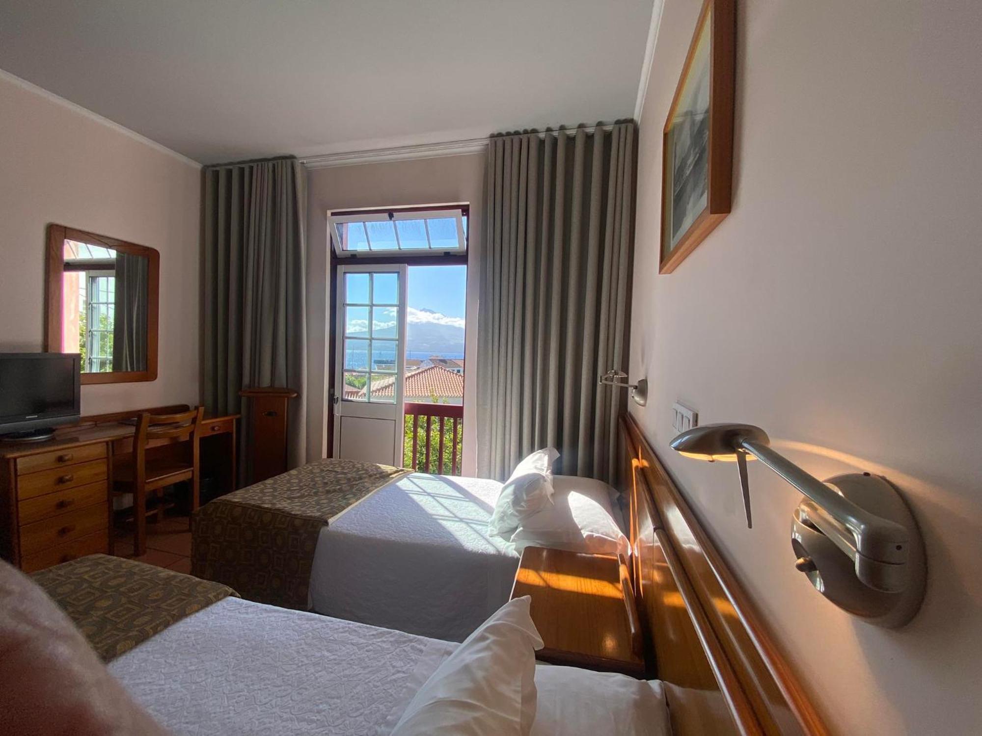 Apartamentos Turisticos Verdemar Horta  Eksteriør billede